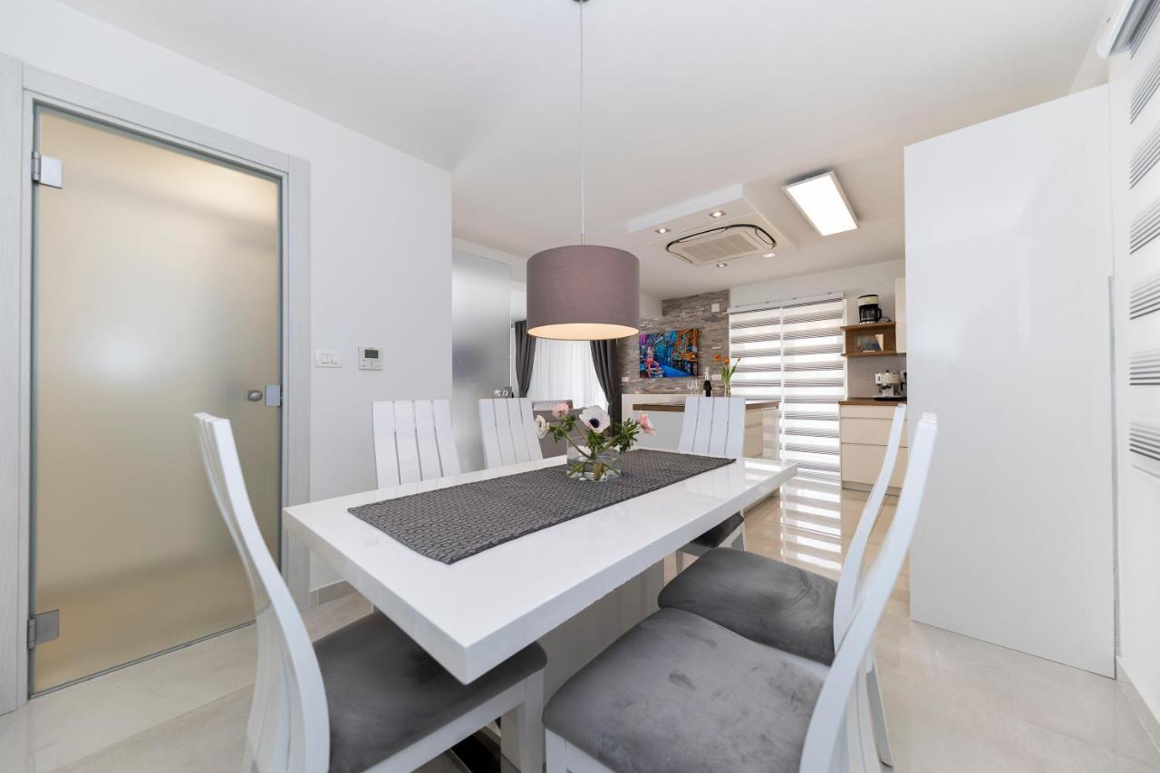 Joy 1 Apartment Novalja Eksteriør billede